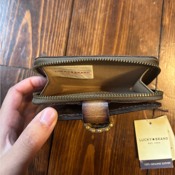 Lucky Brand Genuine Leather Distressed Wallet (New) - Picture 6 of 7
